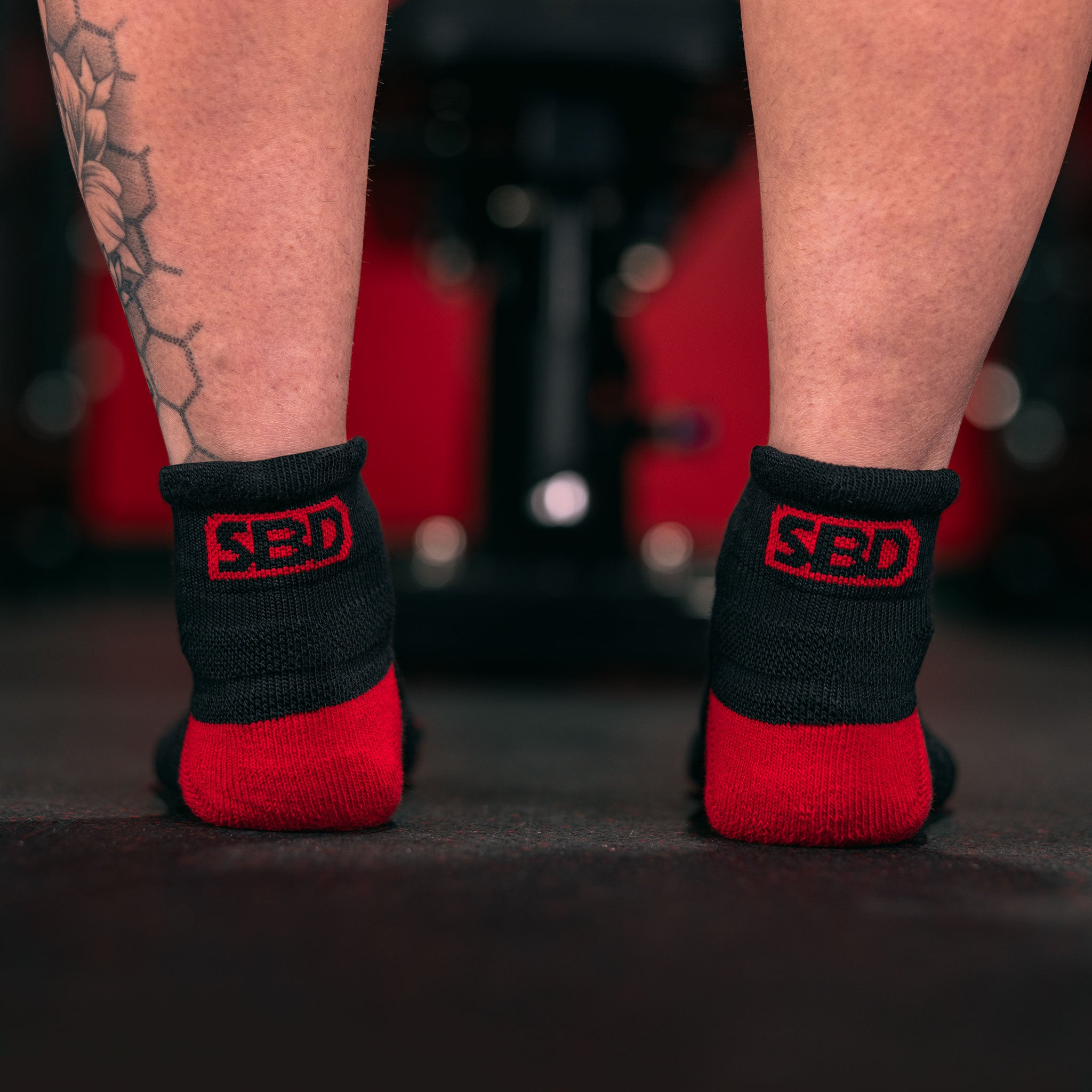 SBD Trainer Socken schwarz rot mit Traktion Sohle